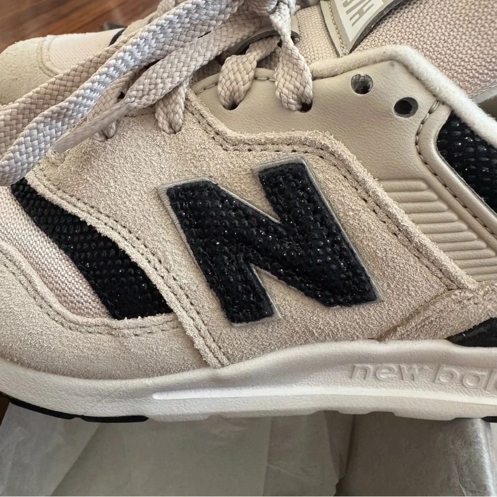 New Balance Beige and Black Women's Sneakers - Picture 7 of 11